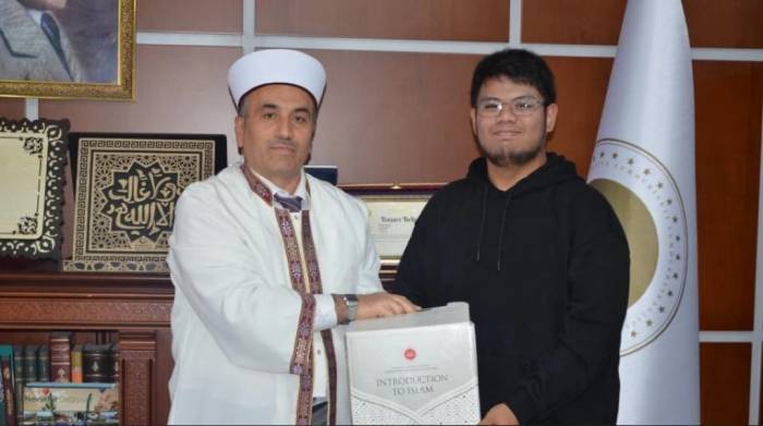 Arkadaşlarından Etkilendi, Müslüman Oldu