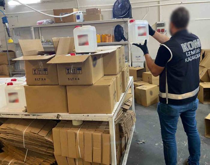 İzmir’de 10 Milyon Liralık Taklit Etiketli Etil Alkol Ele Geçirildi