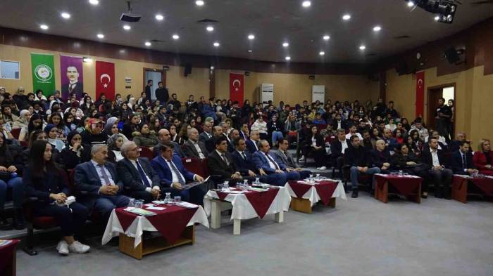 Kamu Başdenetçisi Av. Şeref Malkoç, Öğrenciler İle Bir Araya Geldi