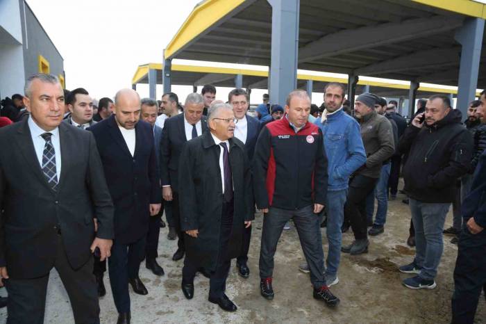 Başkan Büyükkılıç, Canlı Hayvan Pazarı’nda Sıkı Pazarlığa Katıldı