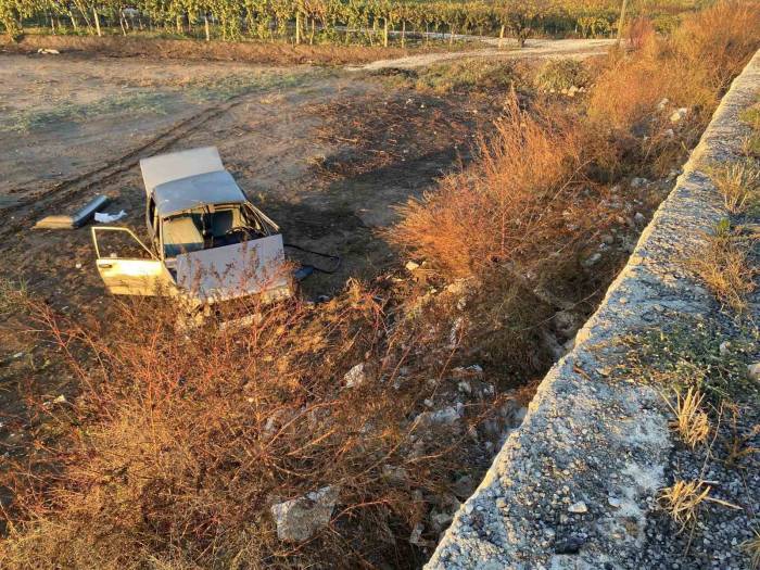 Şarampole Düşen Araçtaki 5 Kişi Yaralandı