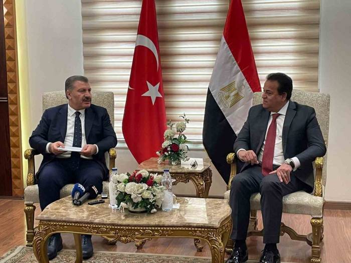 Sağlık Bakanı Koca: "(Gazzeli) Hastaların Ambulans Uçaklarla Türkiye’ye Getirilmesi Planlanıyor"