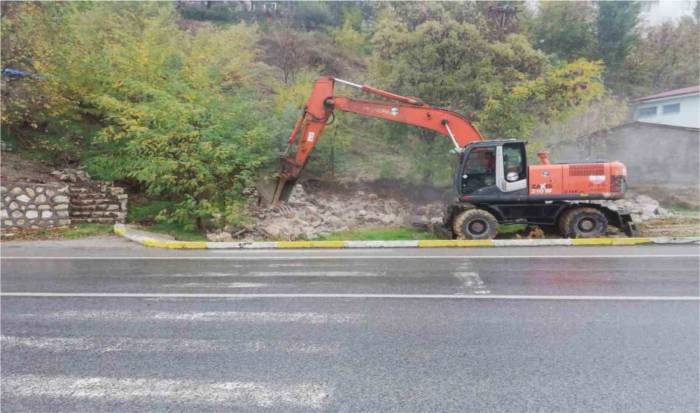 Tunceli’de Metruk Binalar Yıkılıyor