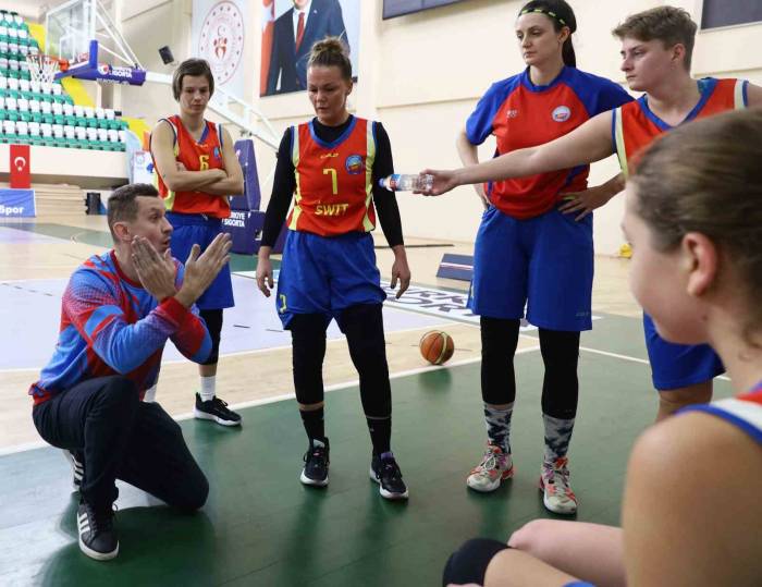 Potada Sessiz Şampiyona Başladı