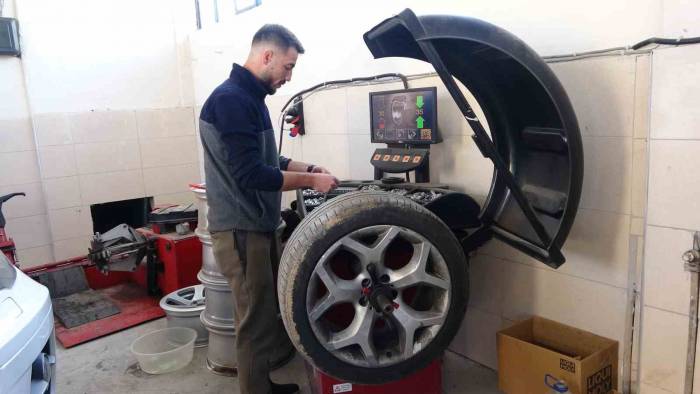 Lastikçilerde Kış Lastiği Hareketliliği Başladı