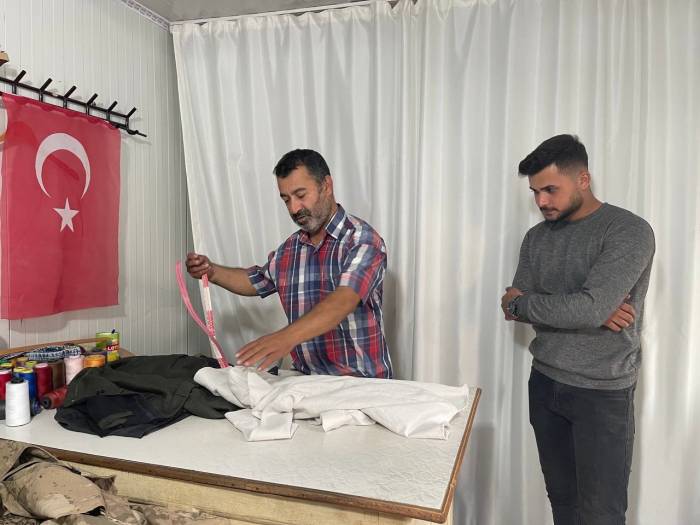 40 Yıldır Terzilik Yapan Depremzede Esnaf Konteyner İşyerinde Hizmet Vermeye Devam Ediyor