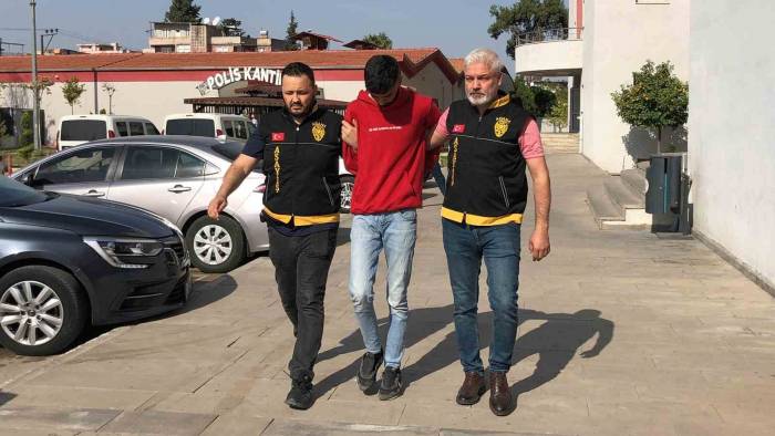 Teslim Etmediği Telefonları Satıp Otomobil Alan Kargo Çalışanı Tutuklandı