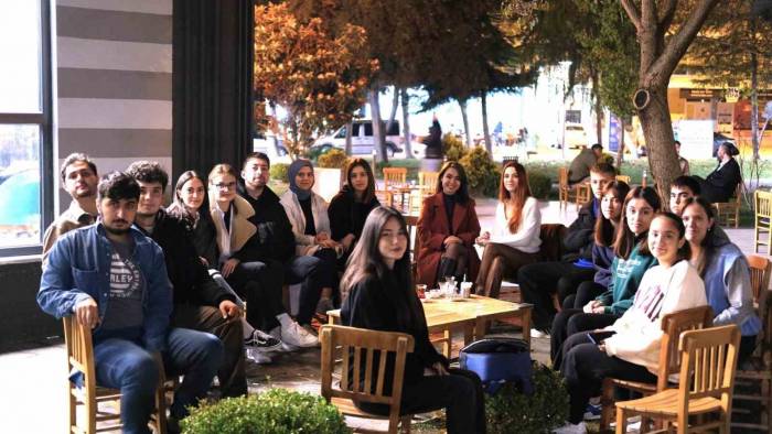 Altıeylül Belediyesi Gençlerin De Yanında