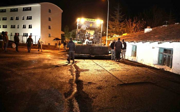 Belediyenin Asfalt Çalışmaları Gece-gündüz Devam Ediyor