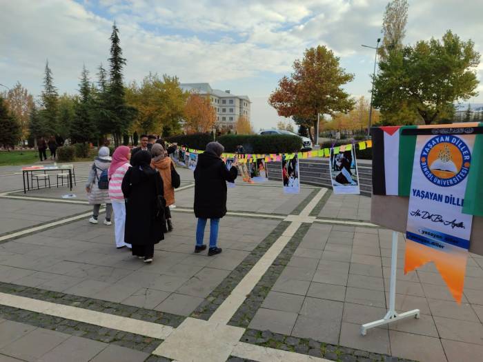 Üniversite Öğrencilerinden ’3 Dilde Filistin’ Fotoğraf Sergisi