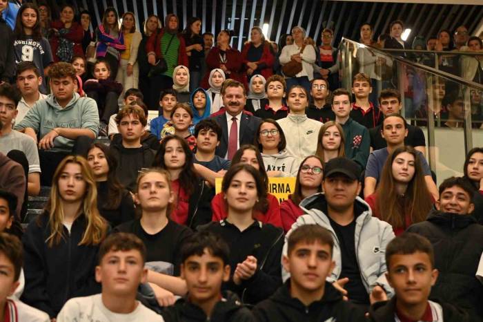 Balıkesir’de Üniversite Öğrencisine Su Bedava