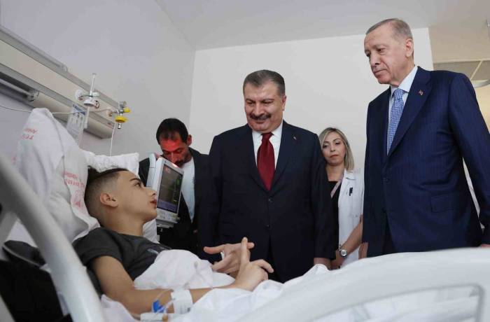 Cumhurbaşkanı Erdoğan, Gazzeli Hastaları Hastanede Ziyaret Etti