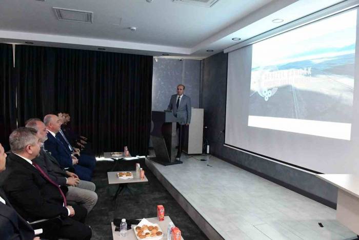 Vali Coşkun, Çardak’ta Temaslarda Bulundu