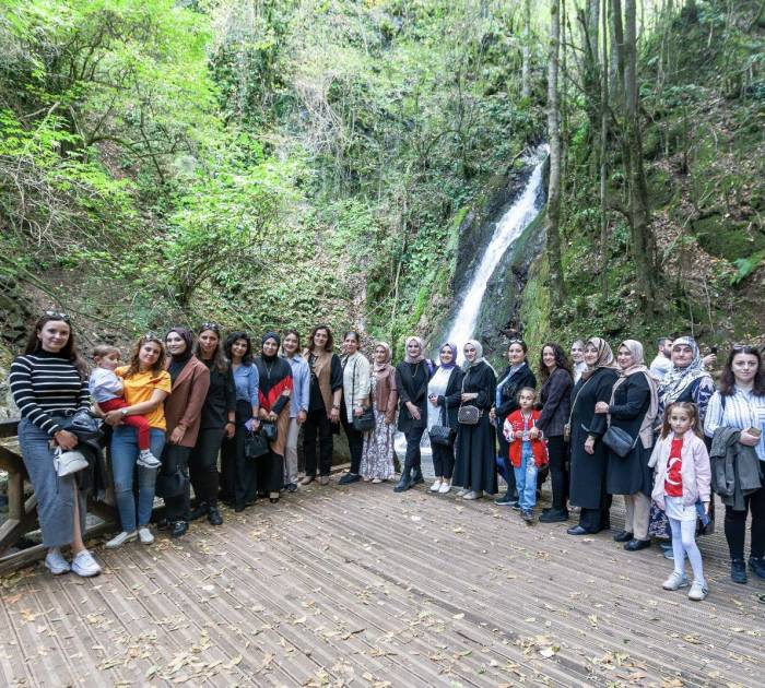 Önce Tanıştılar Sonra Şelaleyi Gezdiler