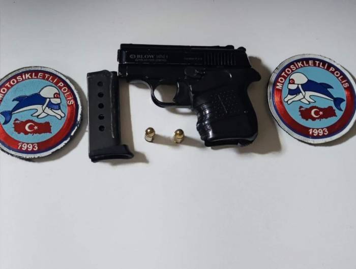 Elazığ’da 2 Adet Ruhsatsız Tabanca Ele Geçirildi