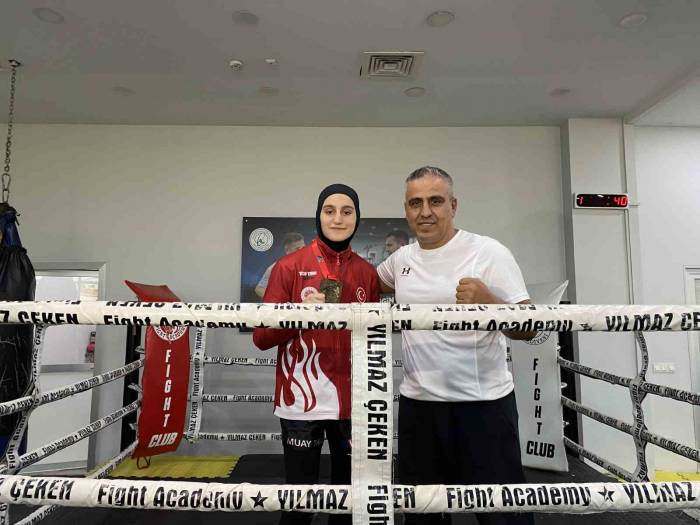 Milli Antrenör Amcasının Israrıyla Spora Başladı, 16 Yaşında Dünya Şampiyonu Oldu