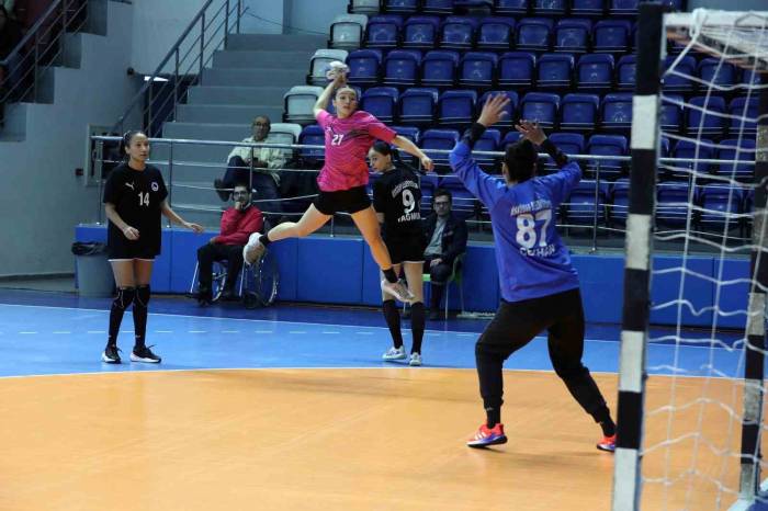 Yenimahalle Belediyesi Sk, Üsküdar’ı İki Farkla Geçti