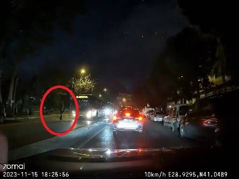 Yolun Karşısına Geçmek İsteyen Yayaya Motosiklet Çarptı