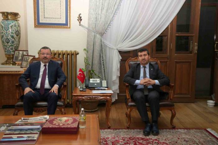 Rektör Kırışık, Asbü Rektörü Arıcan İle Görüştü