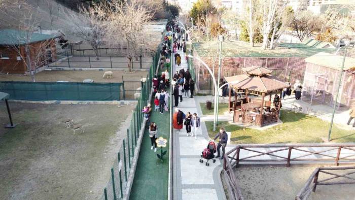 Keçiören’de Öğrenciler Ara Tatilin Keyfini Çıkarıyor