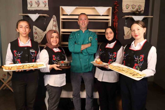 Geleneksel Lezzetler Bu Restoranda