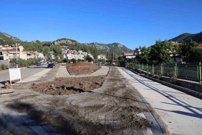 Futbol Ve Trambolin Alanı Olan Park Gençlerin Yeni Gözdesi Olacak