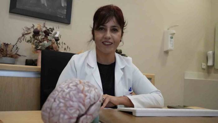 Prof. Dr. Biçer: "Dirençli Hastalarda Epilepsi Pili Nöbetleri Yarı Yarıya Azaltıyor"