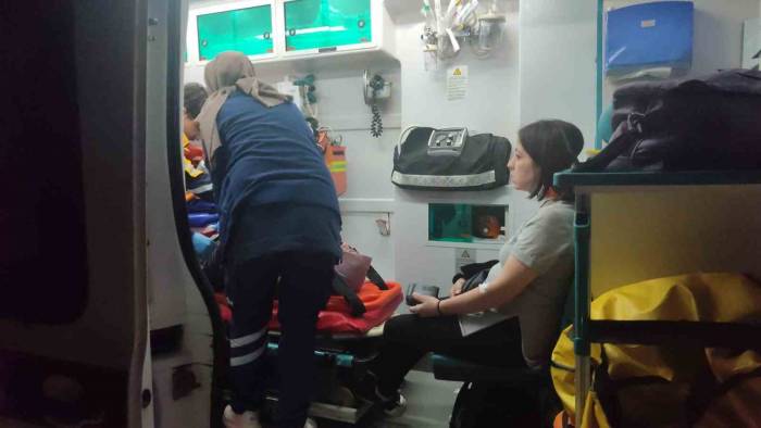 Zincirleme Trafik Kazasında 3 Araç Birbirine Girdi: 3 Yaralı