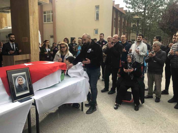 Meslektaşının Evinde Ölü Bulunan Hemşire, Son Yolculuğuna Uğurlandı