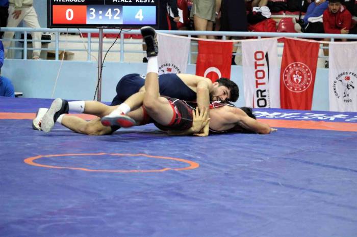 Türkiye Güreş Federasyonu Başkan Vekili Kerim Salman: "Olimpiyat Madalyalarıyla Ülkemize Dönüş Yapacağız"