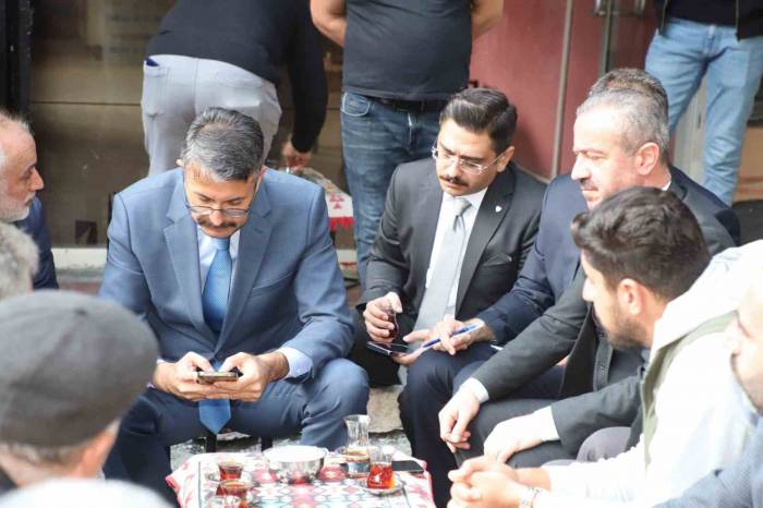 Vali Çelik Vatandaşlarla Çay İçti