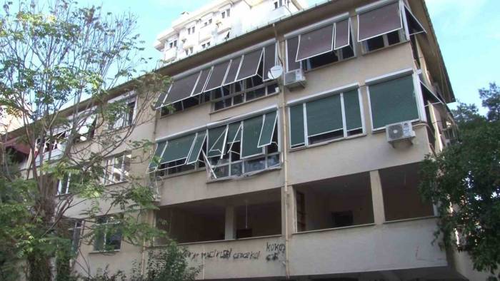 Kadıköy’de Yıkılmayı Bekleyen Binaya Defalarca Hırsız Girdi