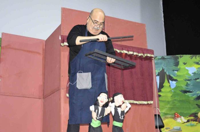 Çineli Çocuklar Kukla Show İle Doyasıya Eğlendi