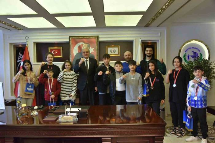 Başkan Bakkalcıoğlu Genç Sporcuları Ağırladı