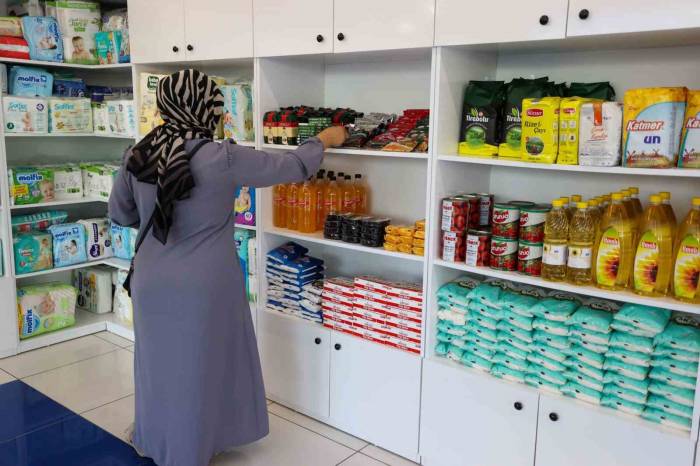 Buca’da Dayanışmayı Büyüten Market