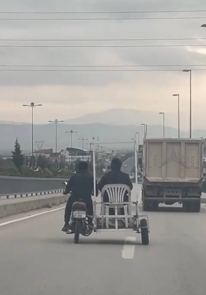 Plastik Sandalyede Yolculuk Keyfi