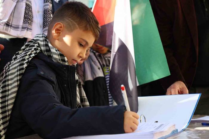 Elazığ’da, Filistin’de Hayatını Kaybedenler İçin Gıyabi Cenaze Namazı Kılındı