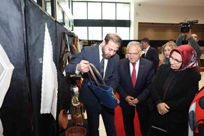 Başkan Büyükkılıç, Kaymek’in ‘Sanat İle Dönüştürüyoruz Sergisi’nin Açılışına Katıldı