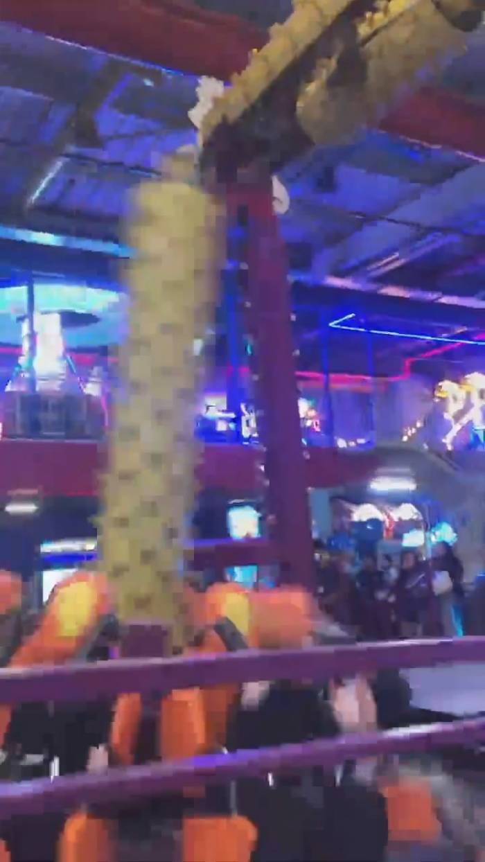 Korupark’taki Dehşet Anları Kamerada...oyuncak Böyle Devrildi 6 Çocuk Yaralandı