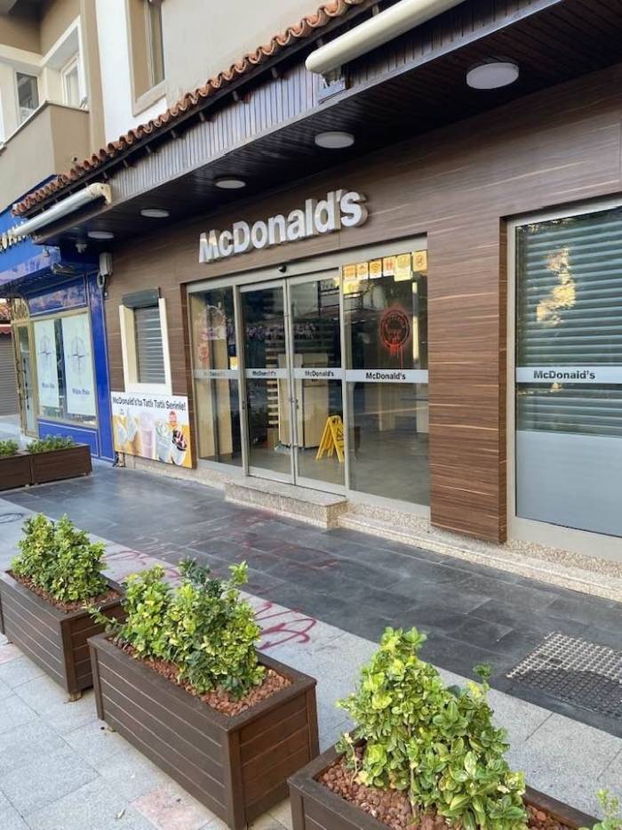 Kuşadası’nda İsrail’i Sprey Boyalarla Protesto Ettiler
