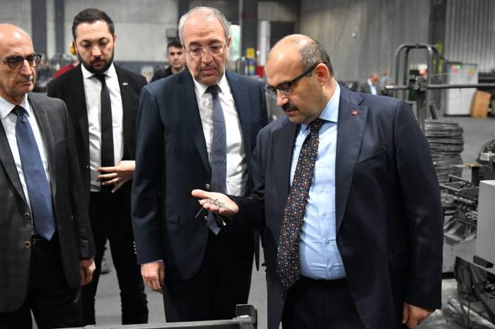 Vali İsmail Ustaoğlu’ndan Fabrika Ziyareti
