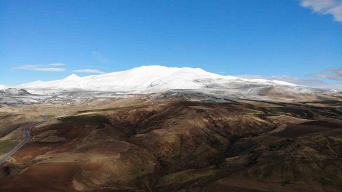 Nemrut Kalderası Beyaz Gelinliğini Giydi