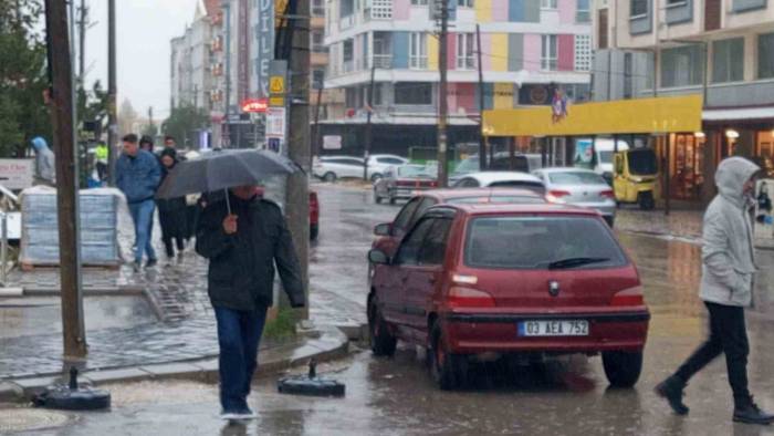 Afyonkarahisar’da Sağanak Yağış Etkili Oldu