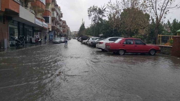 Didim’de Sağanak Yağış Ve Fırtına Etkili Oldu