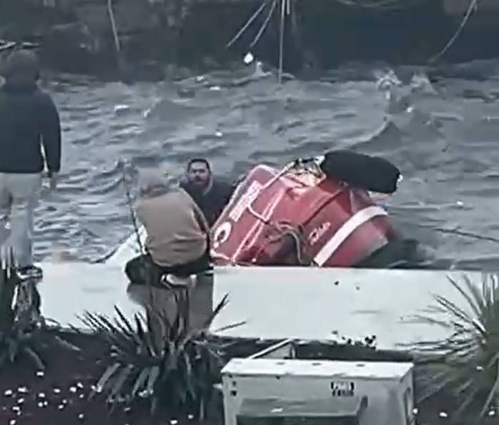 Ayvalık’a Fırtına Tekneleri Batırdı, Ağaçları Devirdi