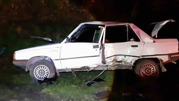 İki Otomobil Çarpıştı: 1 Yaralı