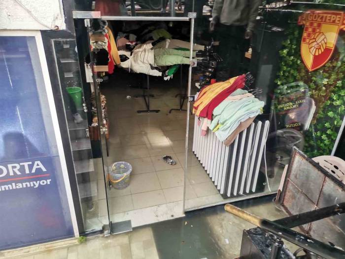 İzmir’de İş Yerini Su Basan Esnaf İsyan Etti: “Esnaf Olarak Bıktık”