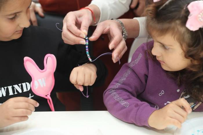 Çocuklar Takılarını Kendileri Yaptı