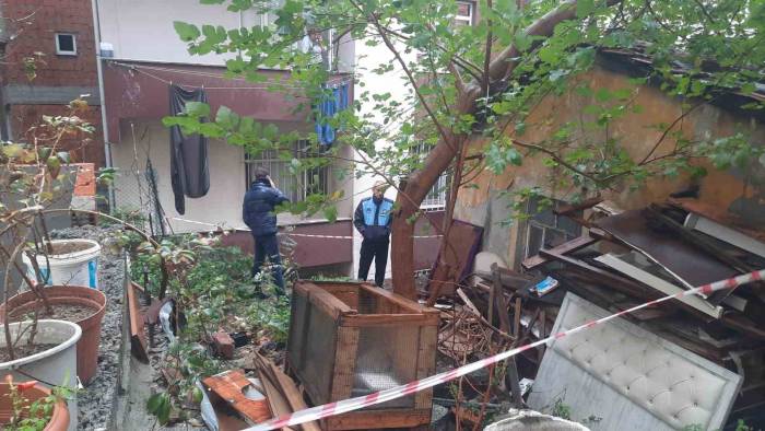 Kuvvetli Sağanak Sonucu Kağıthane’de İstinat Duvarı Çöktü