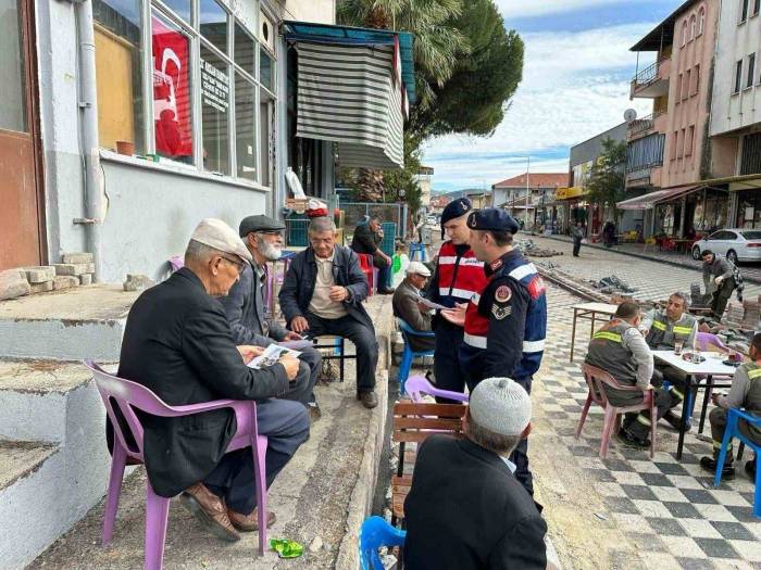 Jandarma Ekipleri Vatandaşları Dolandırıcılık Olaylarına Karşı Bilgilendiriyor
